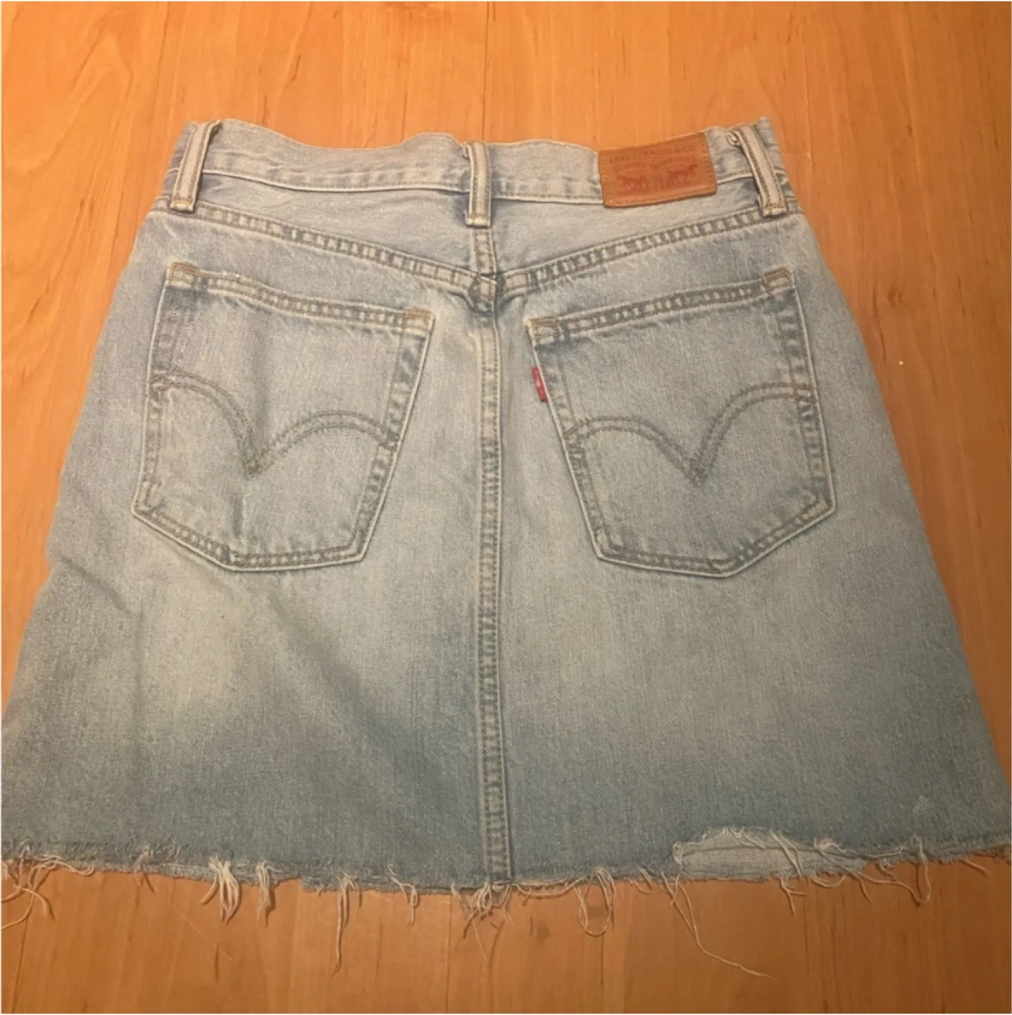 Levi’s denim mini skirt size 24 image indicator(2)