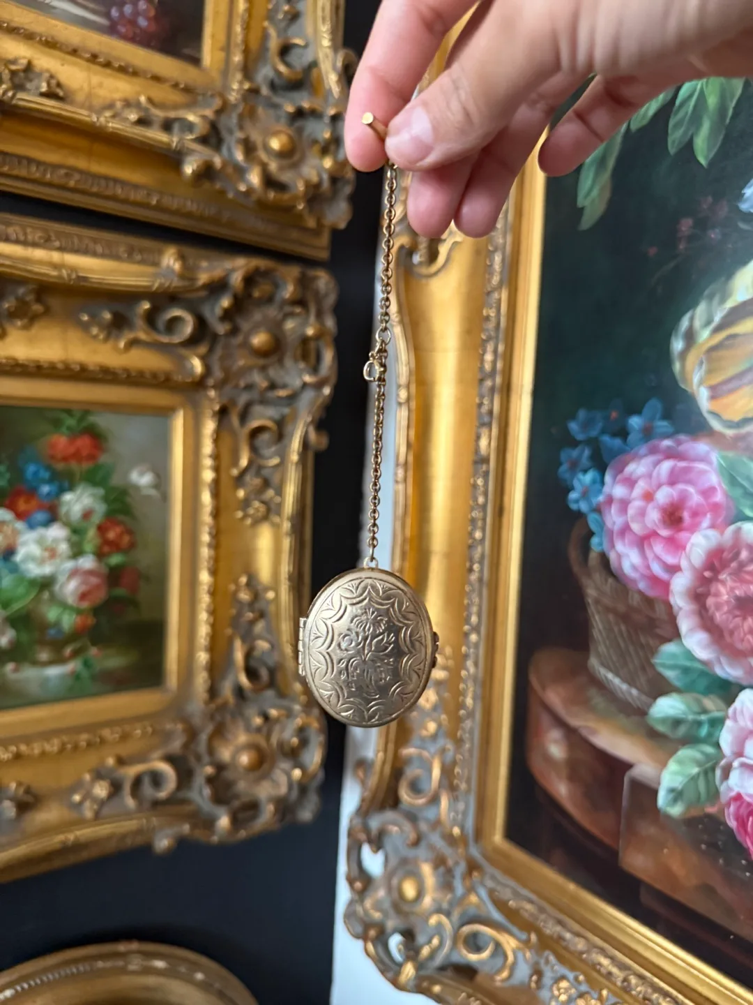Large Vintage locket thumbnail