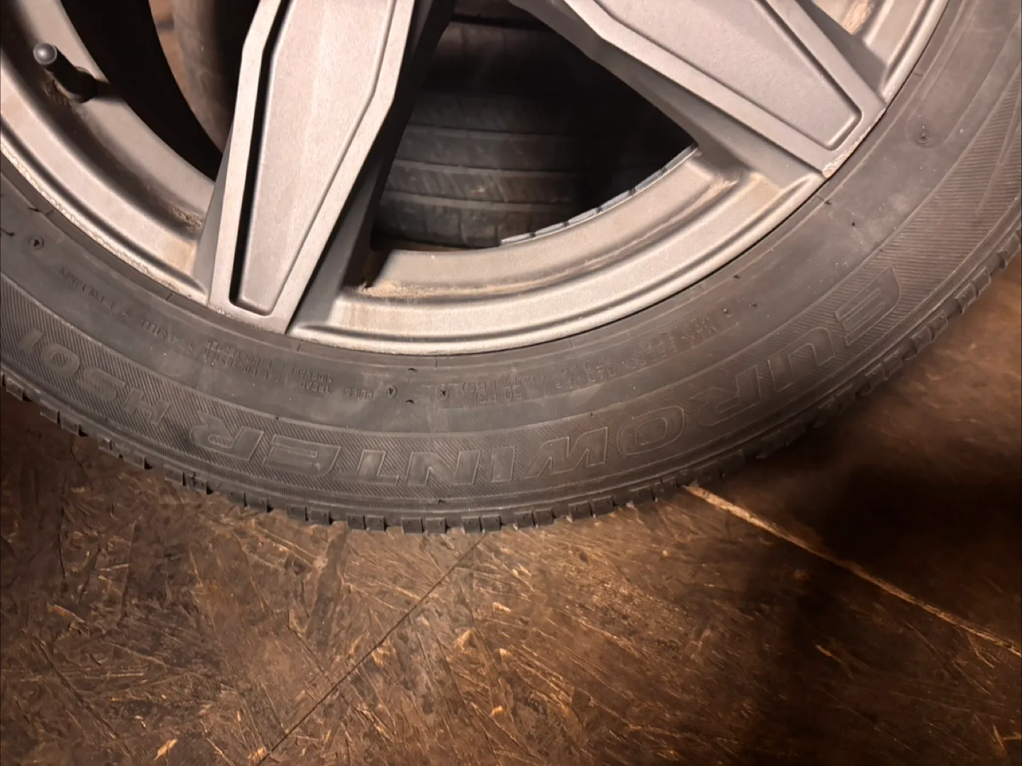 Falken Eurowinter HS449 Tires on Alloy Rims image indicator(5)