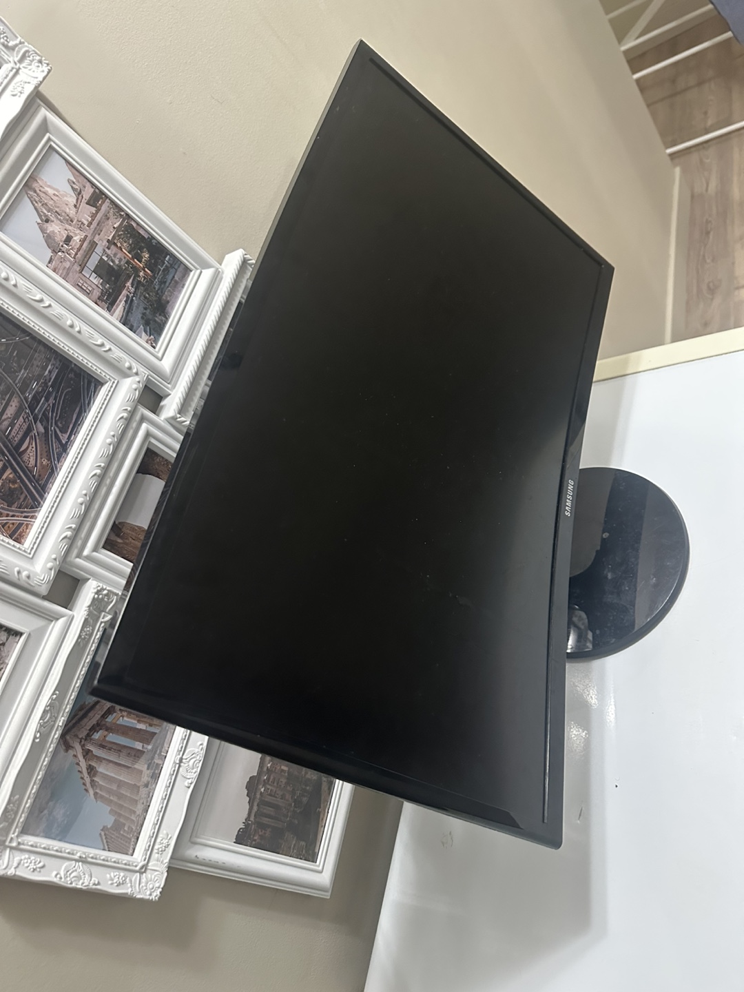 Samsung 24” Curved LED Gaming Monitor– Excellent Condition - photo 5