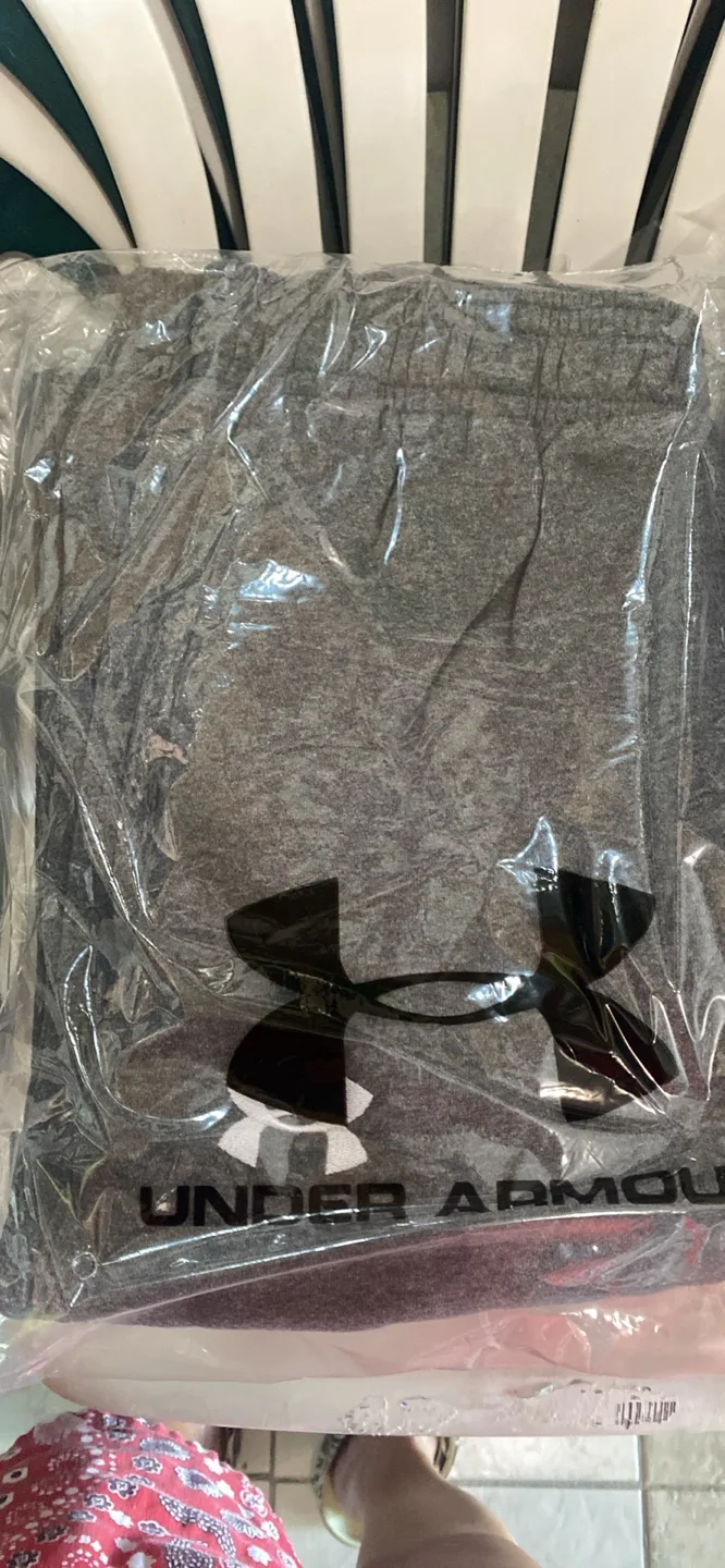 New under armour matching long sleeves sweatshirt and sweatpants image indicator(4)