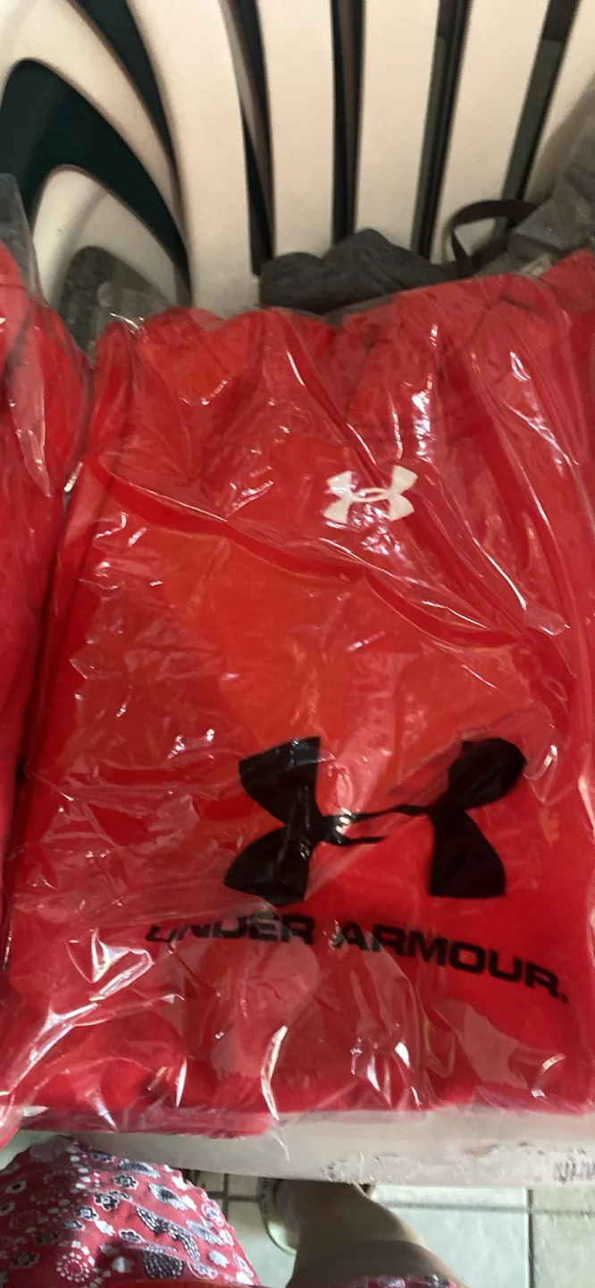 New under armour matching long sleeves sweatshirt and sweatpants image indicator(2)