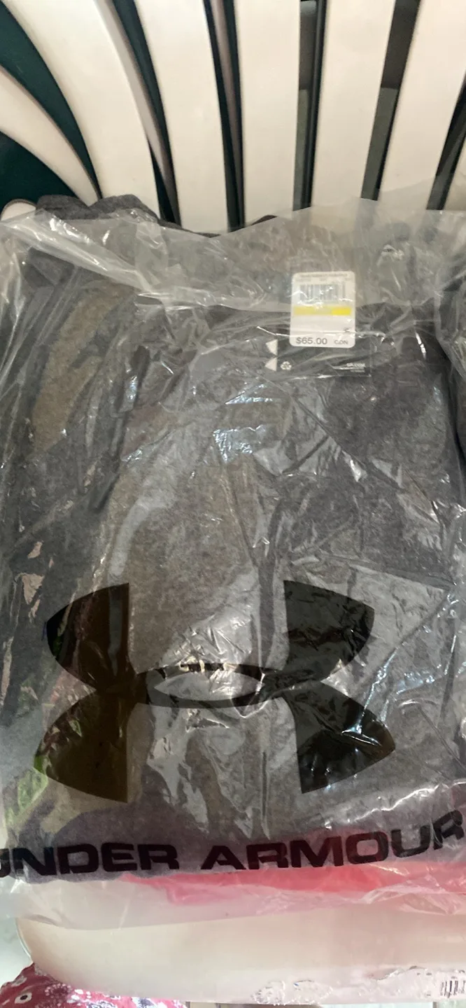 New under armour matching long sleeves sweatshirt and sweatpants image indicator(3)