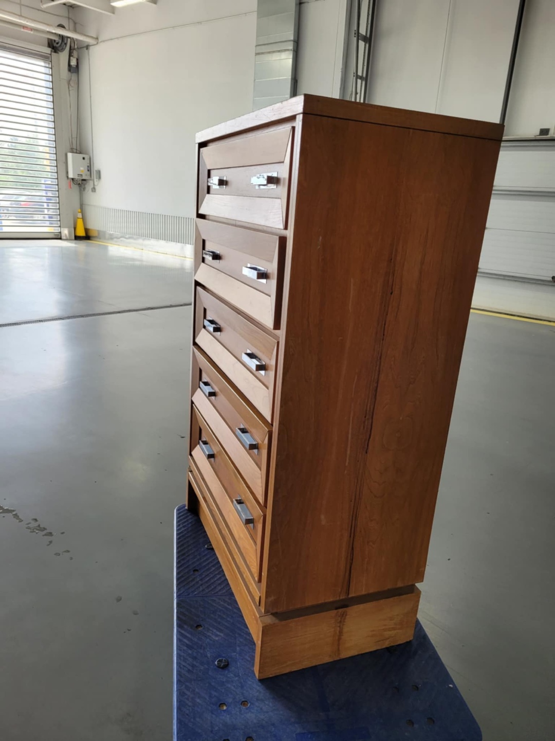 Wooden 5-Drawer Dresser - photo 2