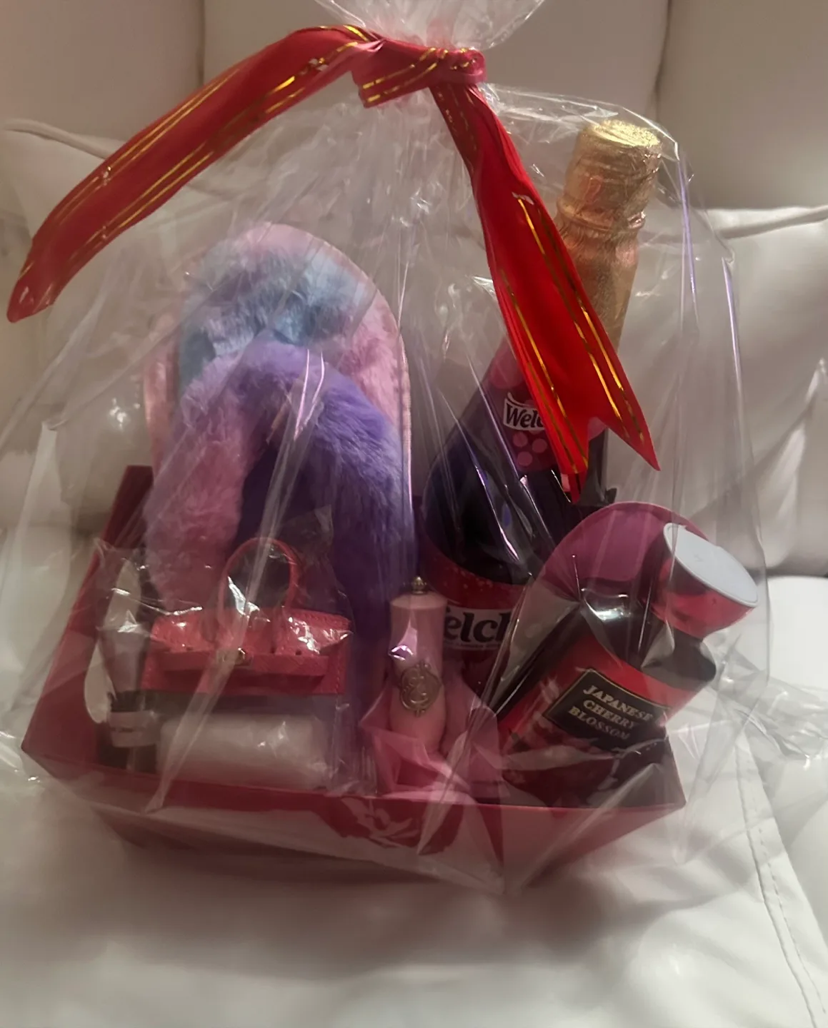 Super cute Gift Basket thumbnail