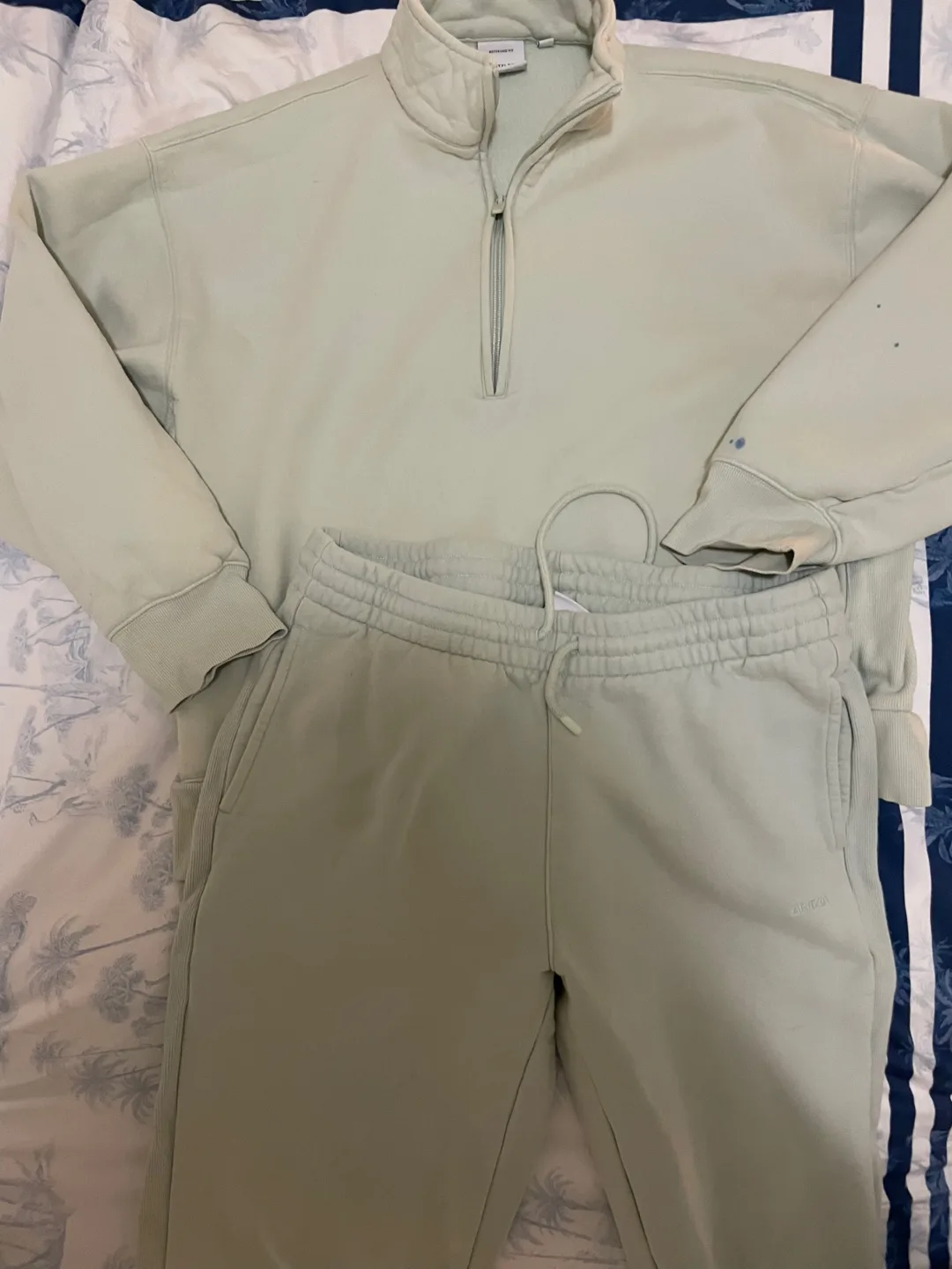 Moving Sale - Aritzia matching set - large thumbnail