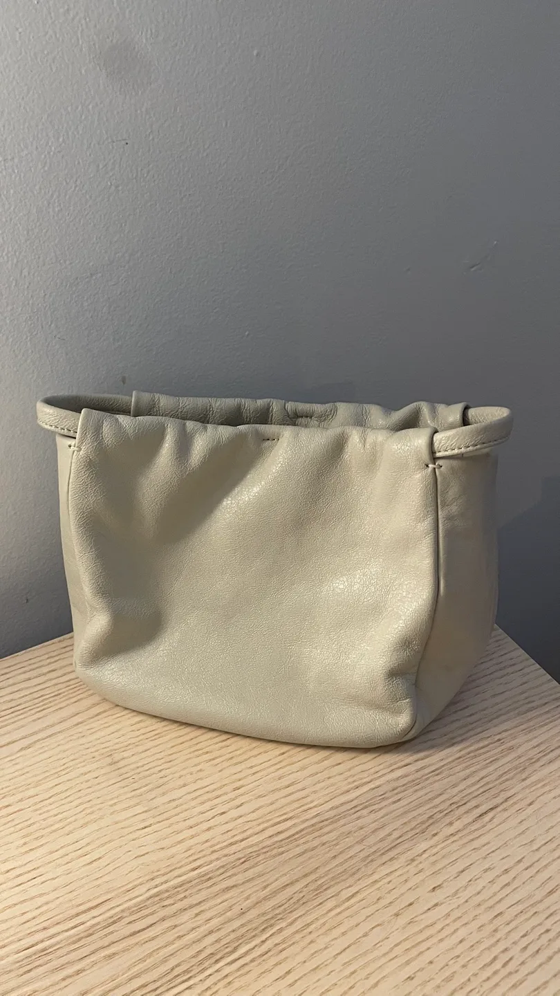 🥕 Ivory Leather Pouch Set thumbnail