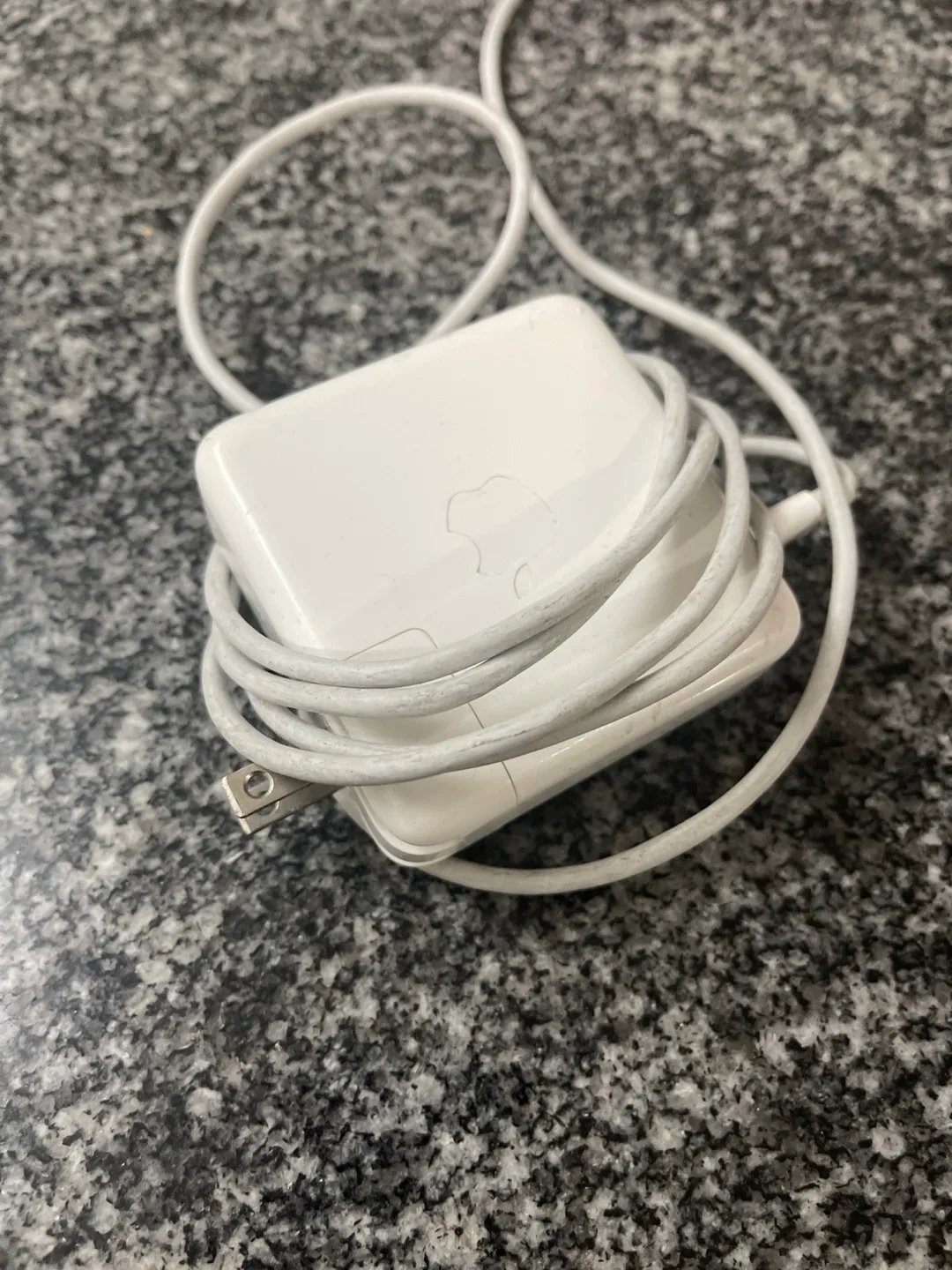 Apple 61W USB-C Power Adapter A1718 thumbnail
