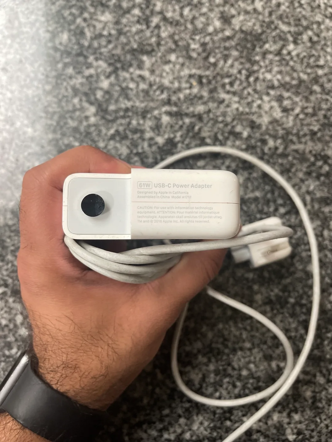 Apple 61W USB-C Power Adapter A1718 image indicator(5)