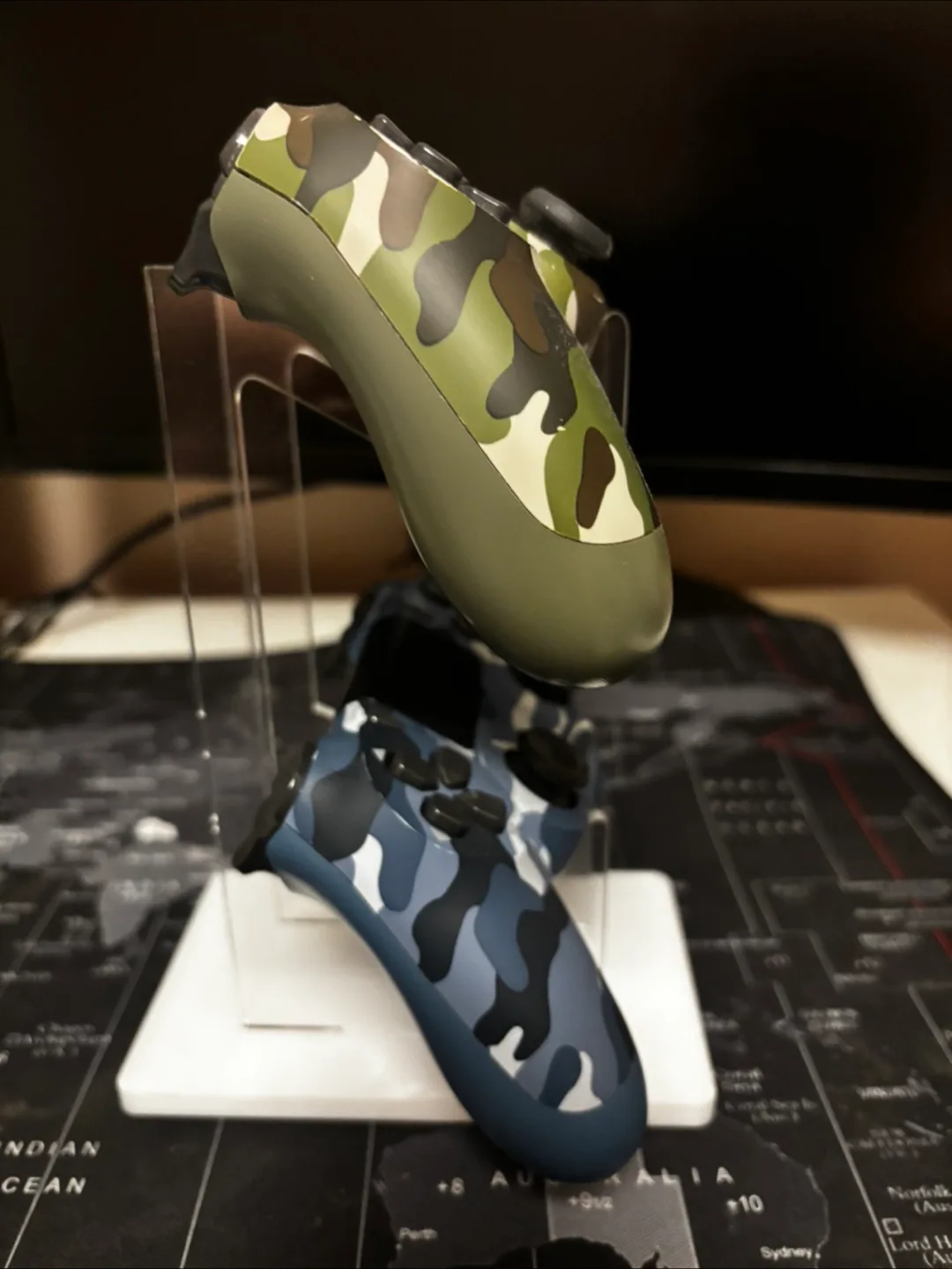 PlayStation 4 DualShock 4 Camo Controllers image indicator(4)