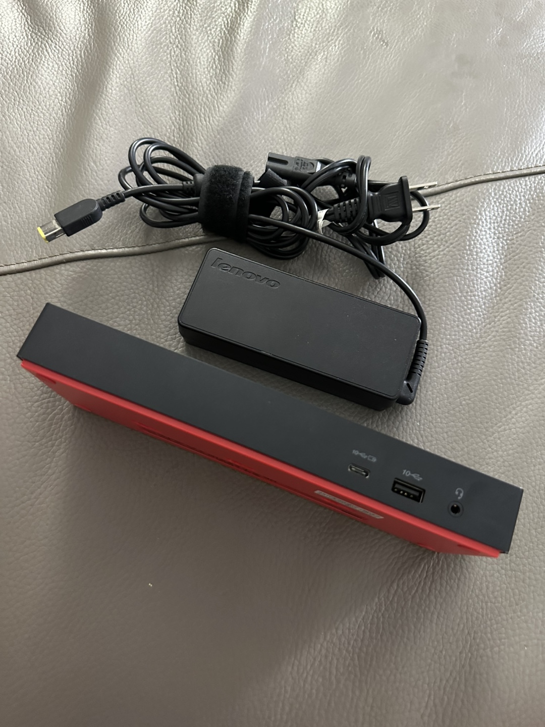 Lenovo ThinkPad Docking Station with Charger - photo 2
