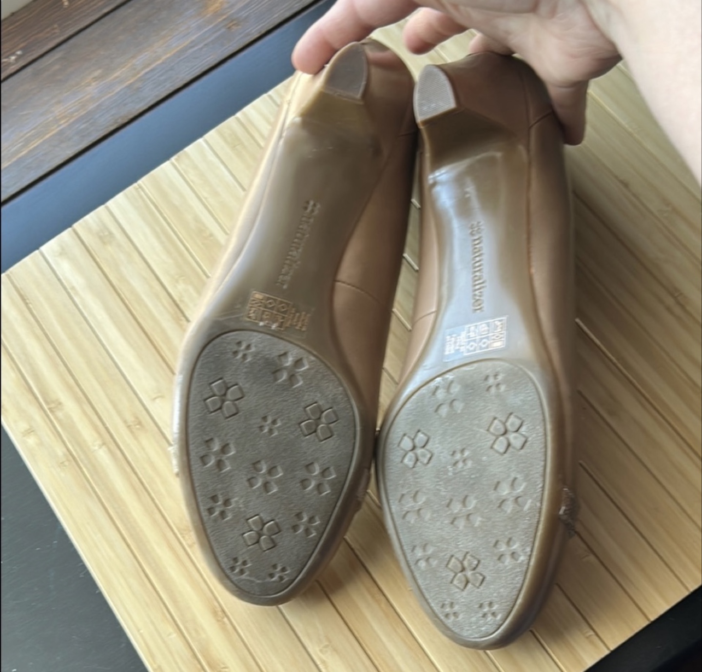 Naturalizer Leather Pumps - Size 9.5 - photo 2