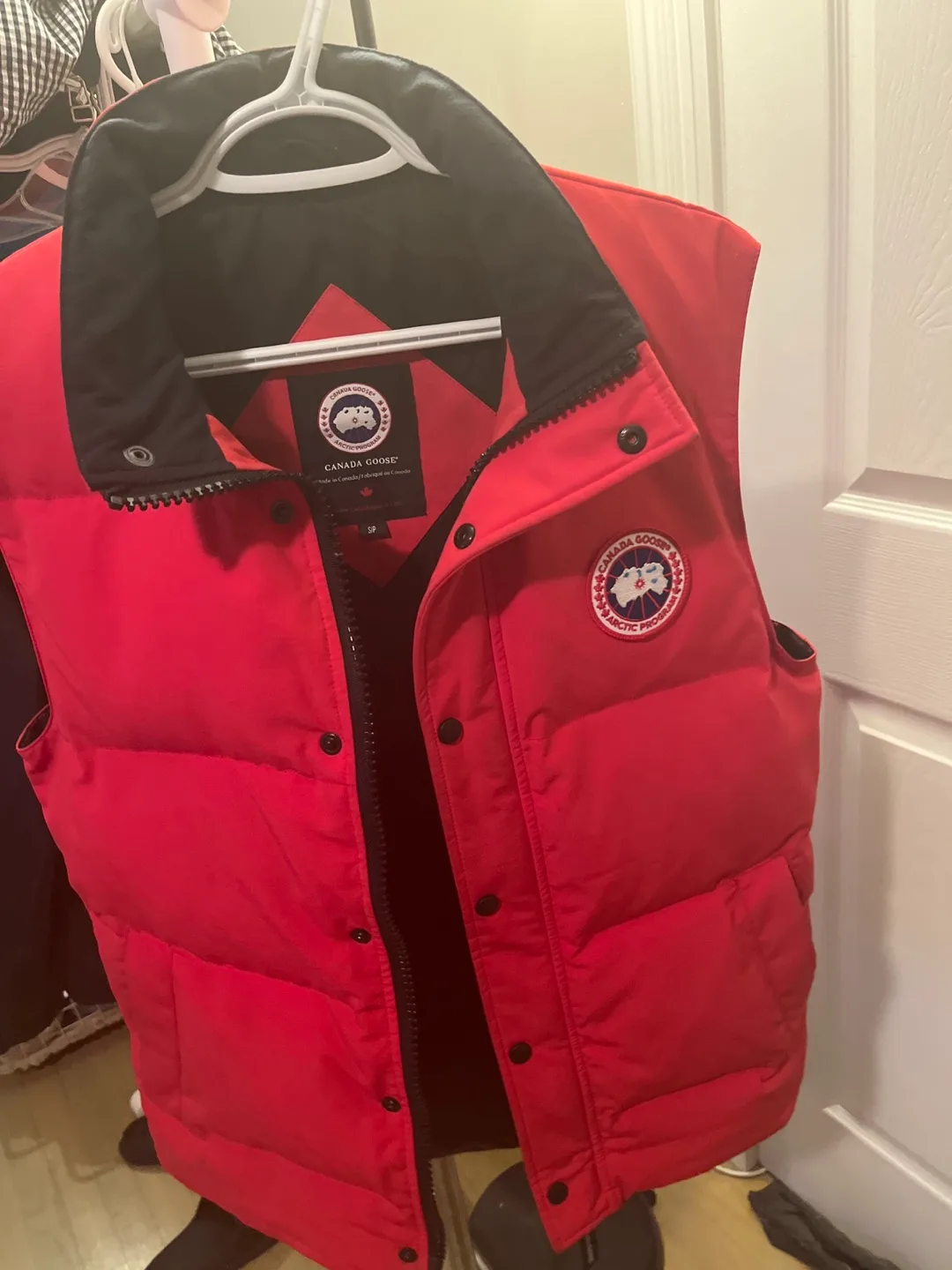 New Canada Goose Vest - Red, Size S image indicator(6)