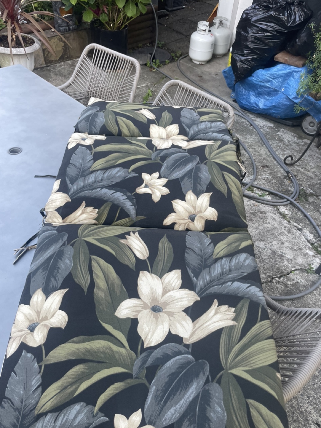 Patio seat cushions x4 - photo 4