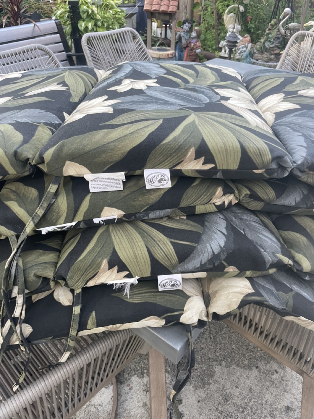 Patio seat cushions x4 - photo 5