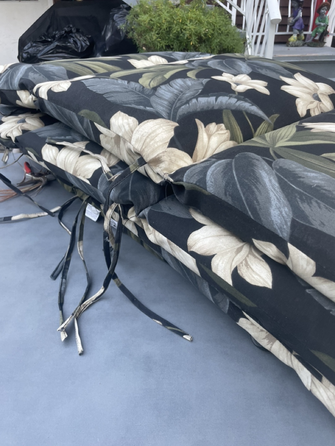 Patio seat cushions x4 - photo 3