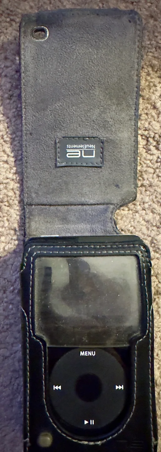 iPod Classic 60 GB with NeuElements Case image indicator(3)