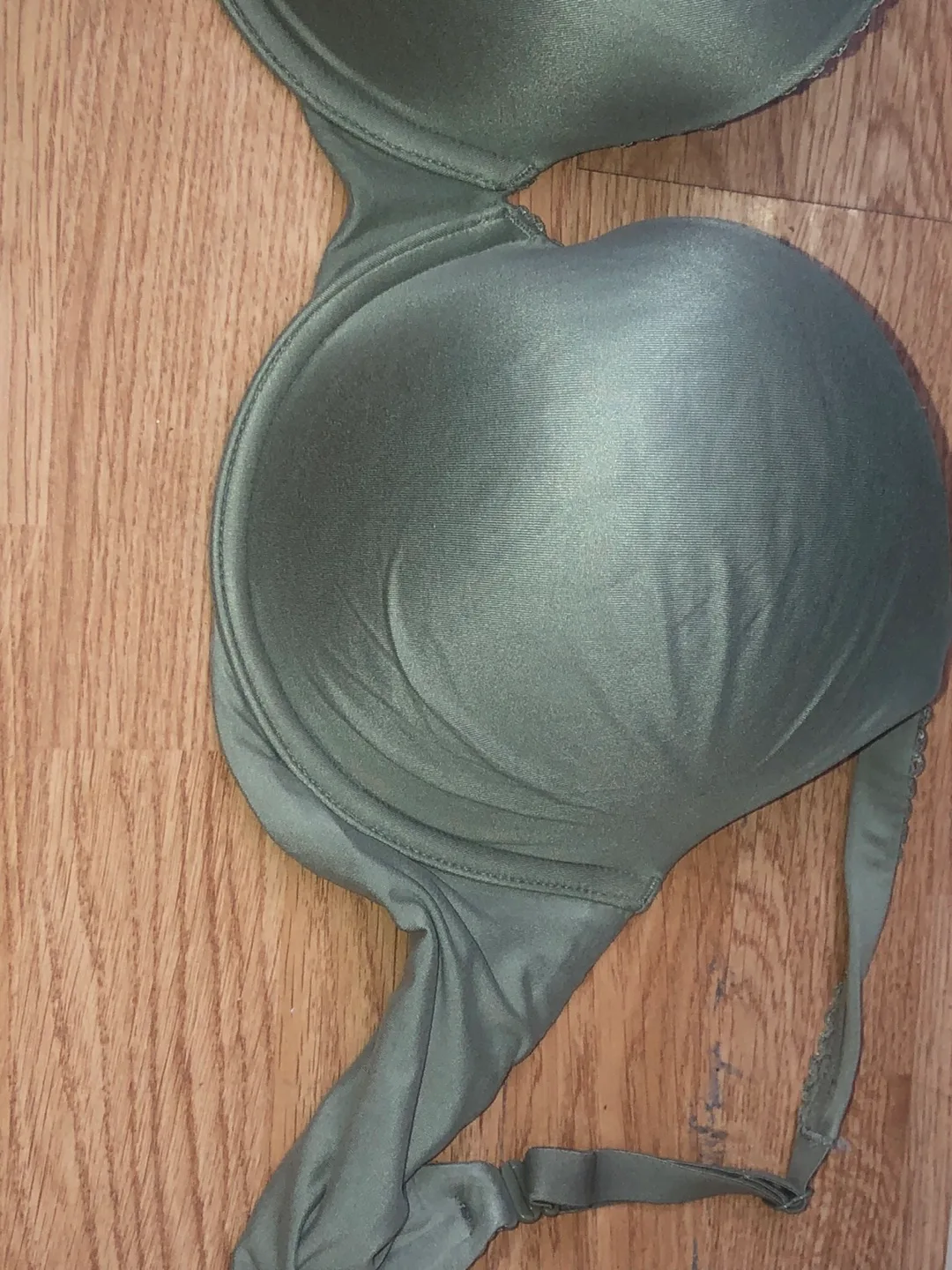 Victoria Secret Green Bra image indicator(2)