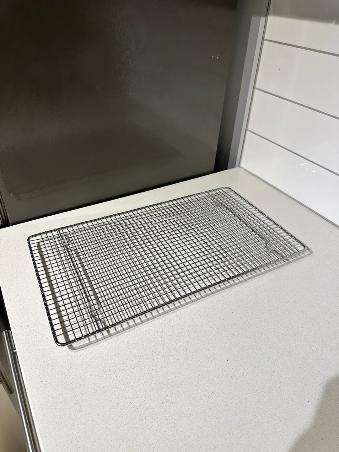 Metal Cooling Rack thumbnail