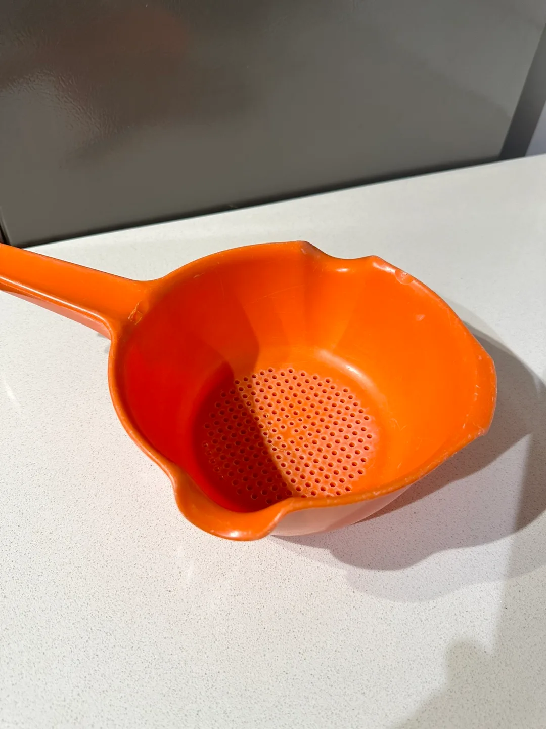 Vintage Rubbermaid Orange Colander image indicator(2)