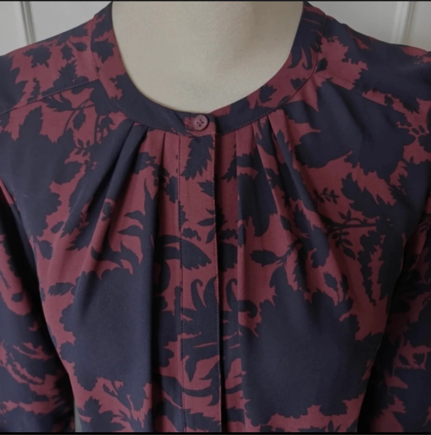 Ann Taylor blouse (burgundy & navy print) - Brand New! thumbnail