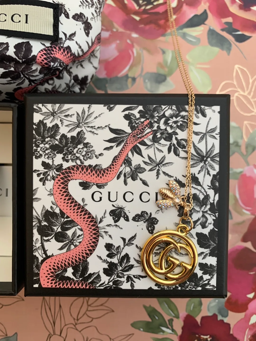Gucci Necklace with Bee and GG Pendant thumbnail