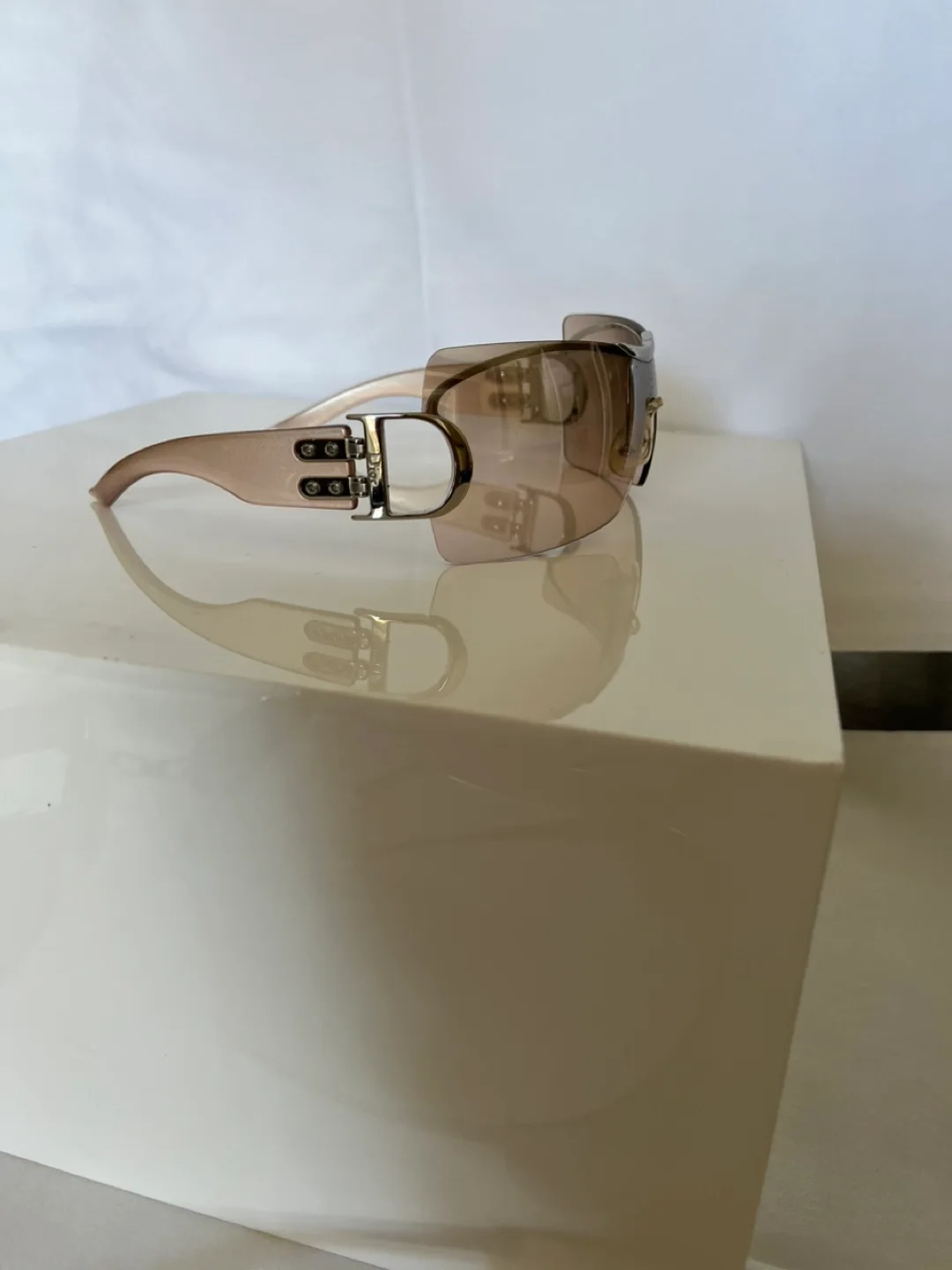 Dior Shield Sunglasses image indicator(3)