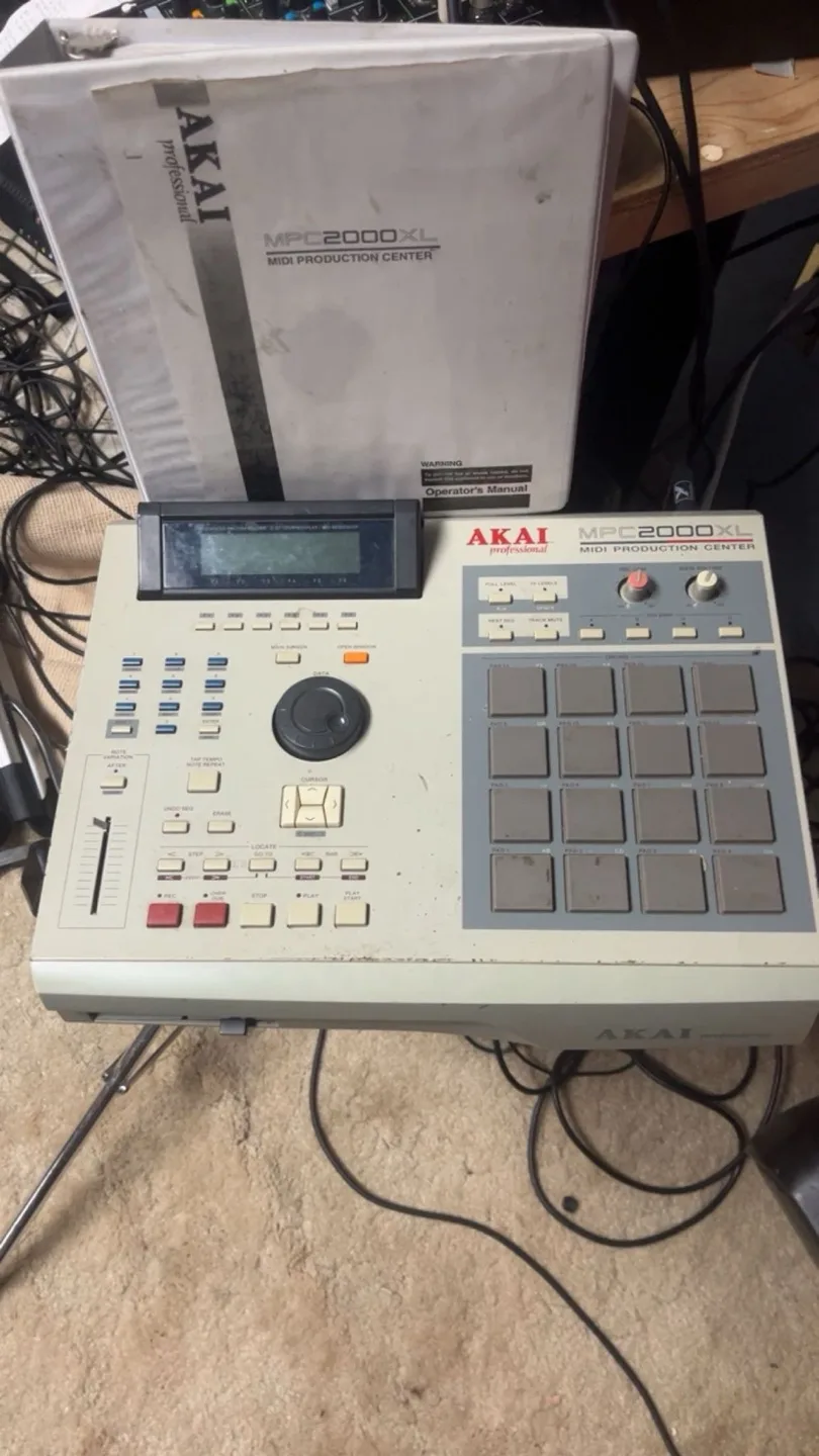 Akai MPC2000XL MIDI Production Center