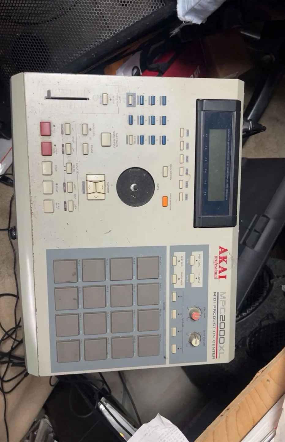 Akai MPC2000XL MIDI Production Center image indicator(2)