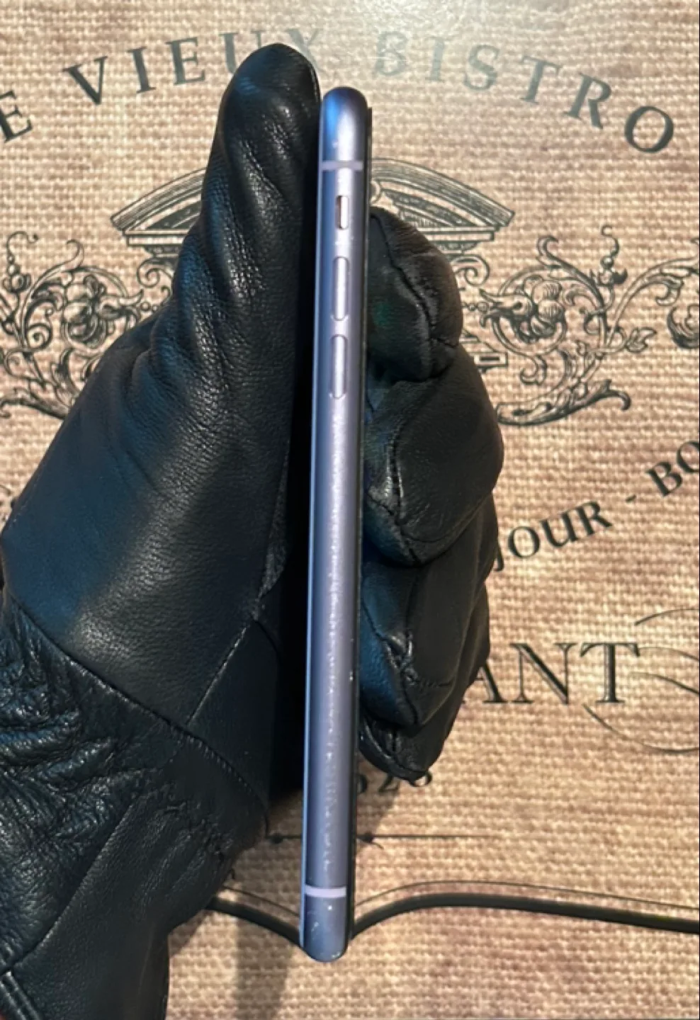 (100%) IPhone 11 64GB-Great Condition+Accessories. image indicator(5)