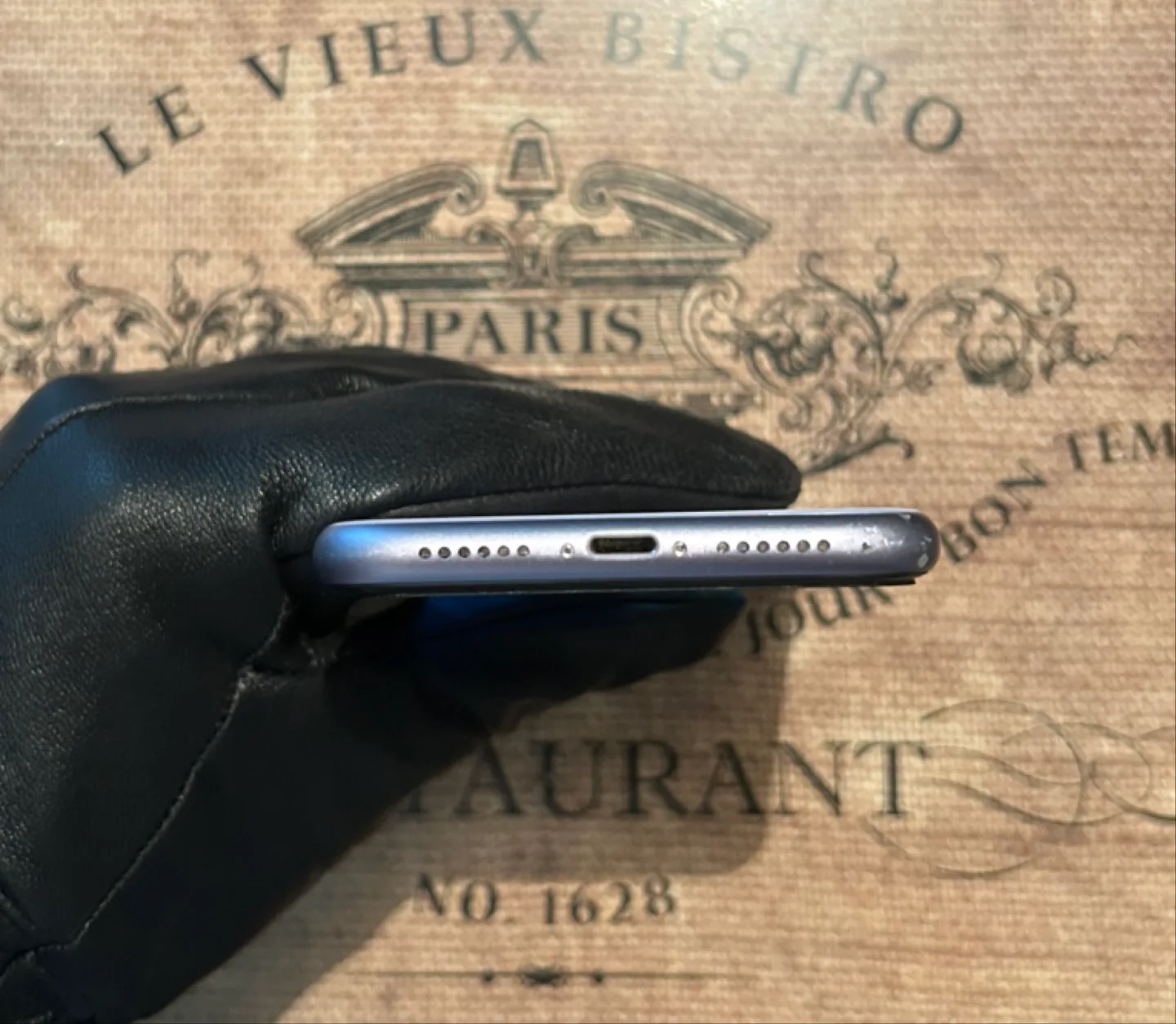 (100%) IPhone 11 64GB-Great Condition+Accessories. image indicator(7)