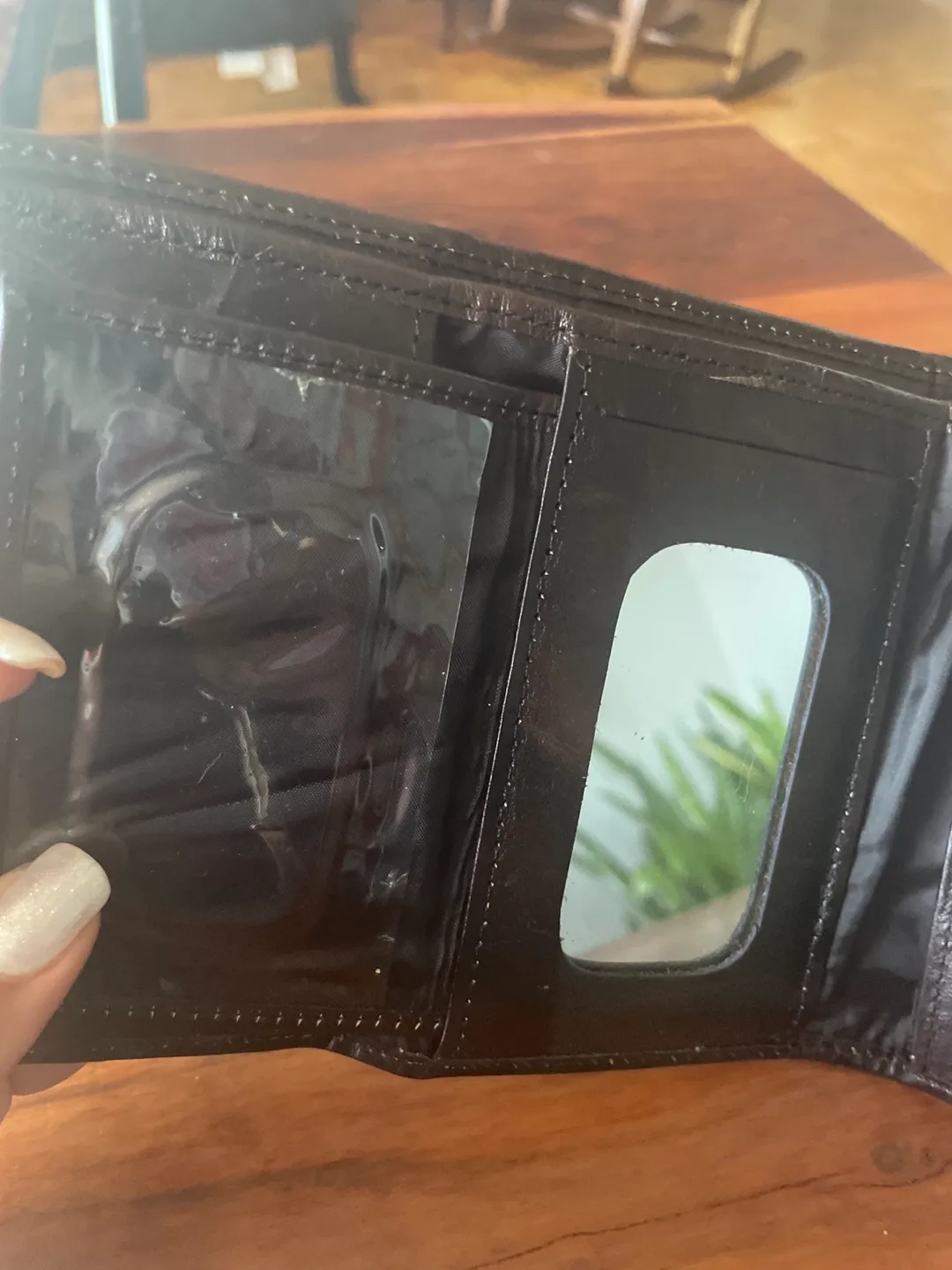 Brown Leather Tri-Fold Wallet image indicator(4)