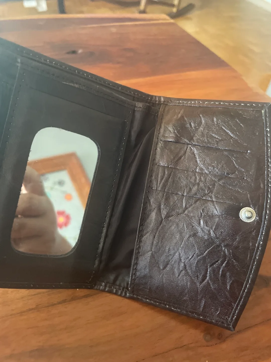 Brown Leather Tri-Fold Wallet image indicator(5)