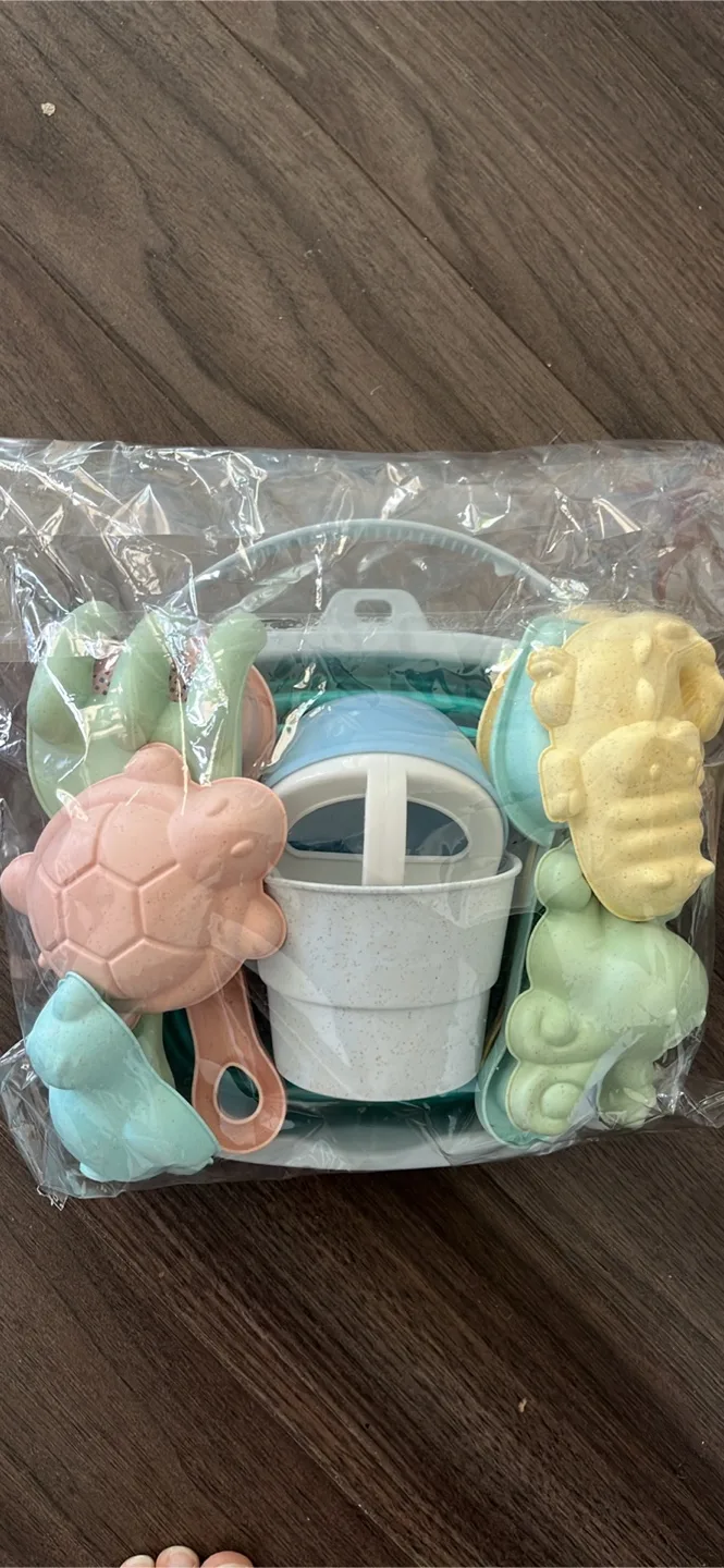 New collapsible Beach Sand Toys Set - 11 pieces thumbnail