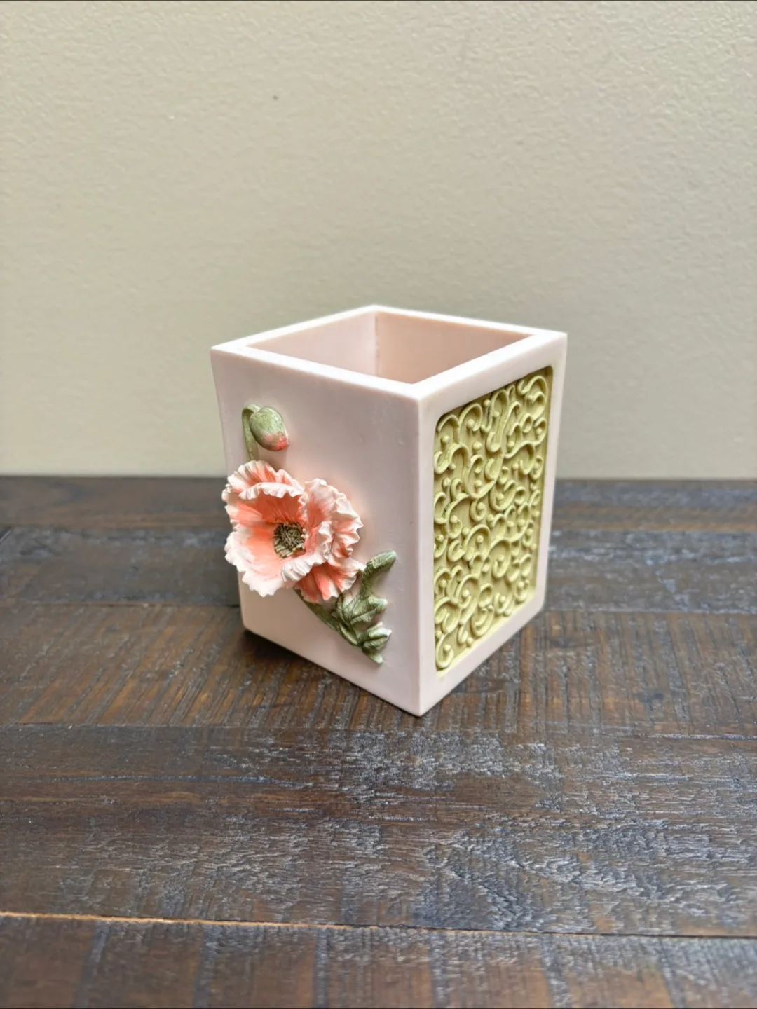 🇨🇦Cherison Poppy Scroll Collection candle holder thumbnail
