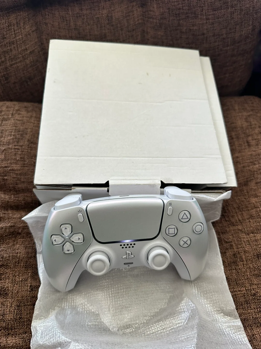 Silver DualSense Wireless Controller – Like New Open box thumbnail