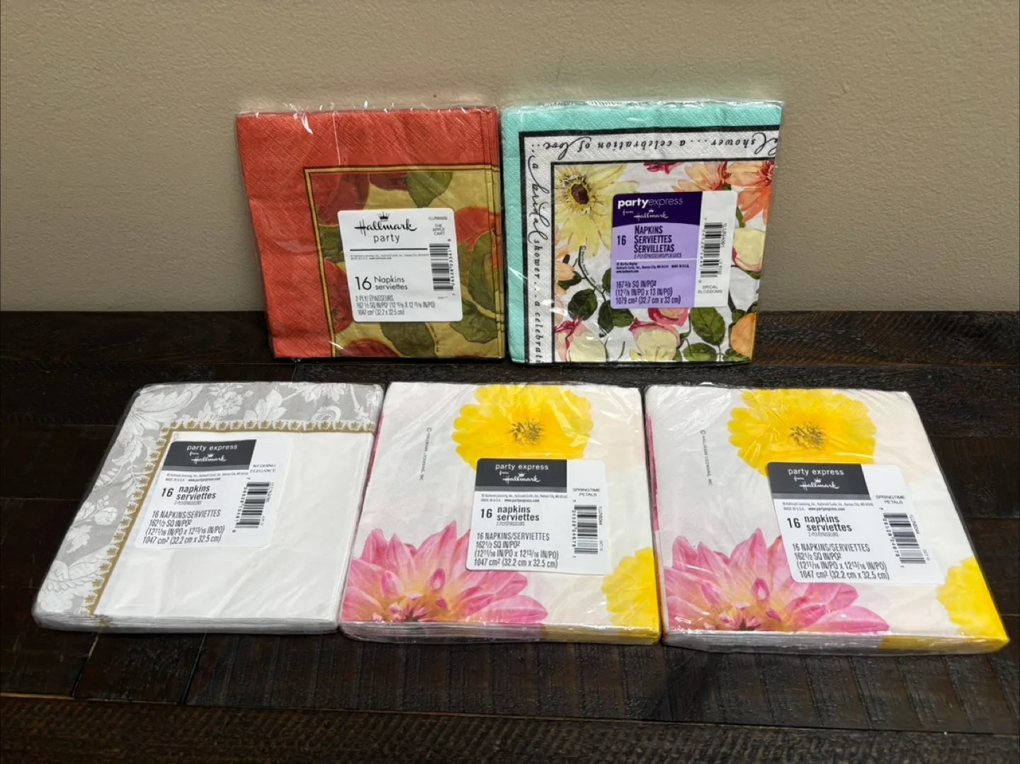 🇨🇦$10all~Hallmark large 5 pack Napkins thumbnail