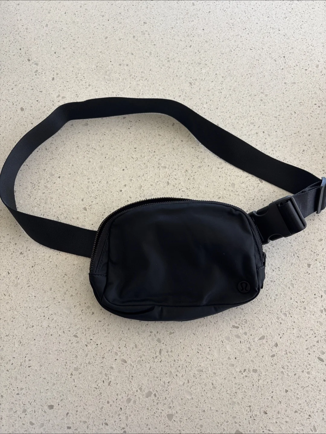 Lululemon Everywhere Belt Bag Mini - Black thumbnail