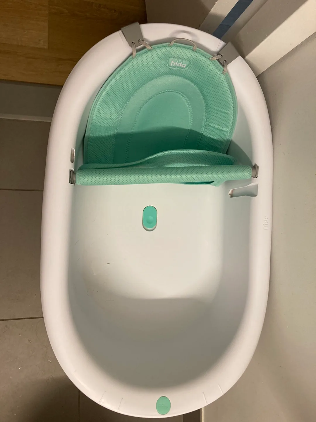 Frida Baby Bathtub with Sling