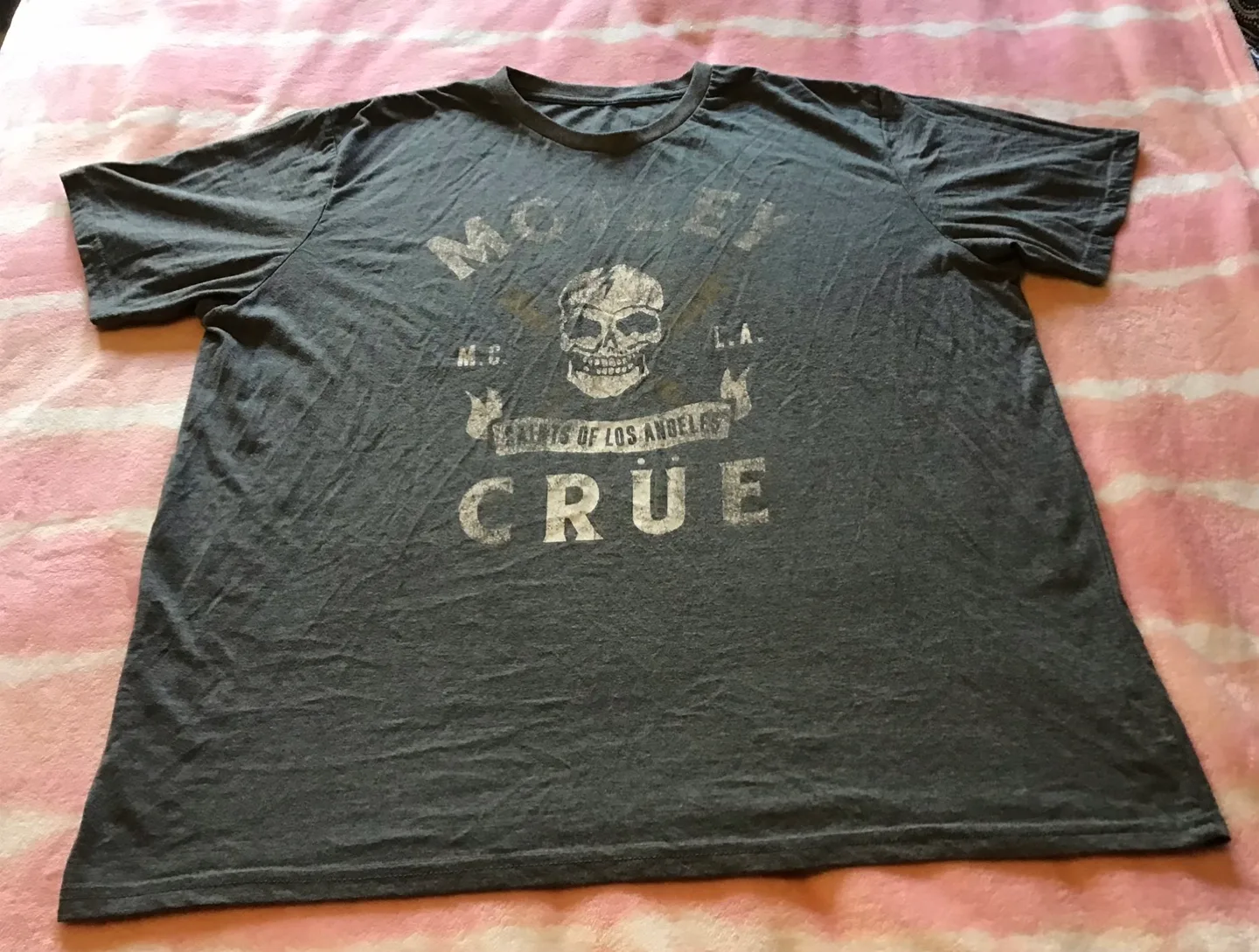 🤩 Mötley Crüe T-Shirt, Size Large thumbnail