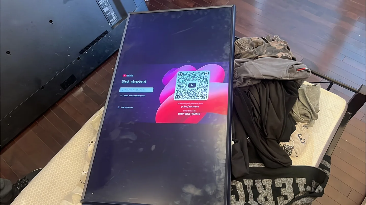 Samsung 43" The Sero QLED 4K Rotating Smart TV thumbnail