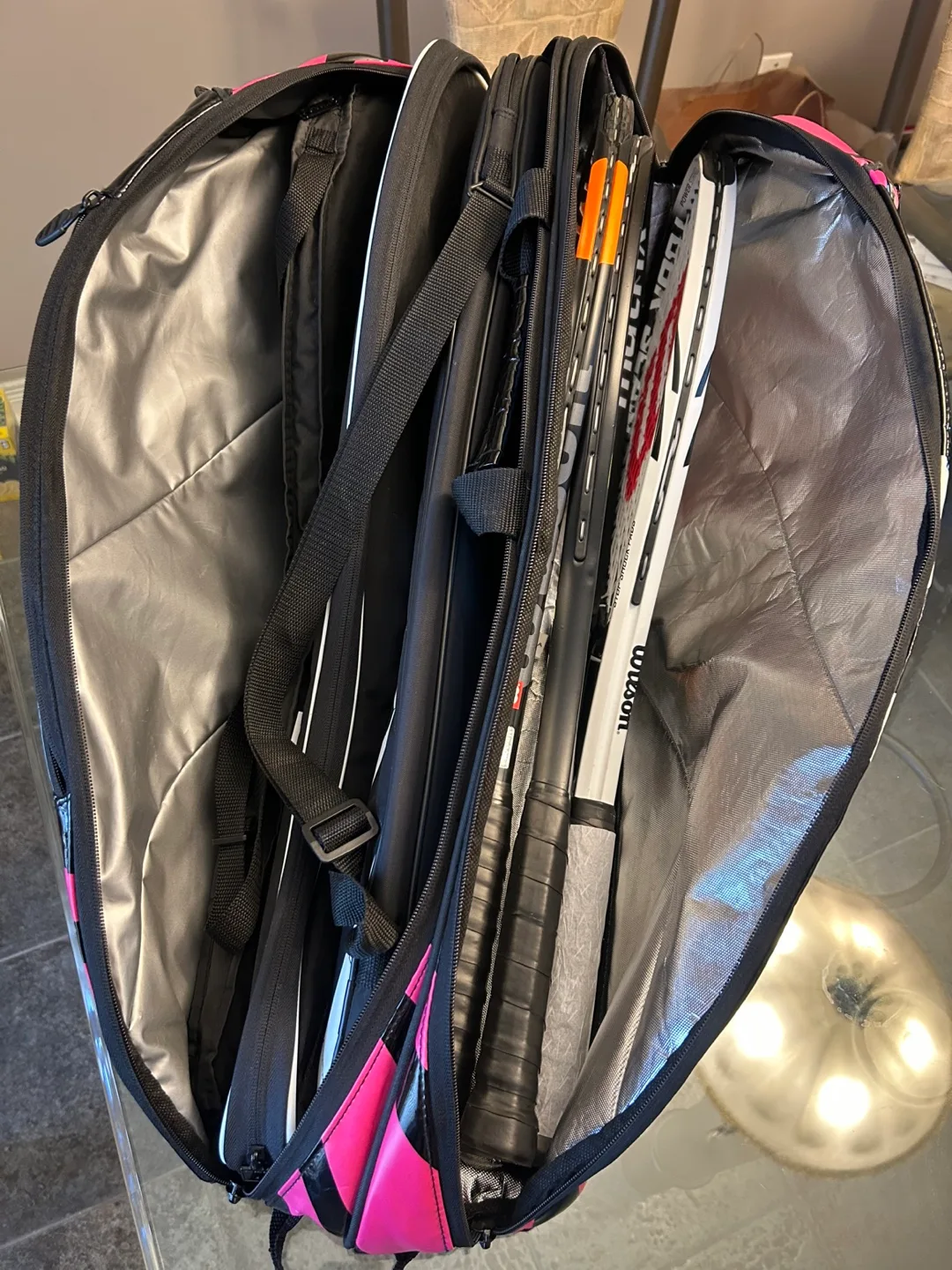 Wilson BLX Tour 6-Racket Tennis Bag (Black/Pink-Adult 27 inches) image indicator(8)