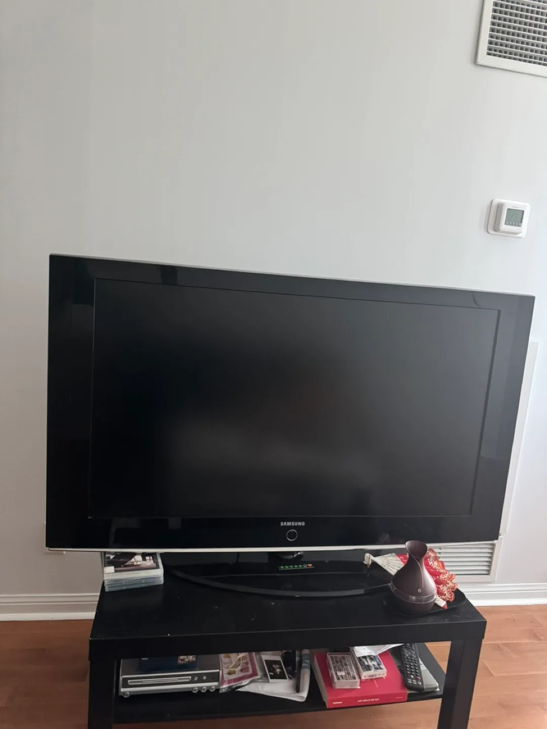 50-inch Samsung TV (not a smart tv) image indicator(2)