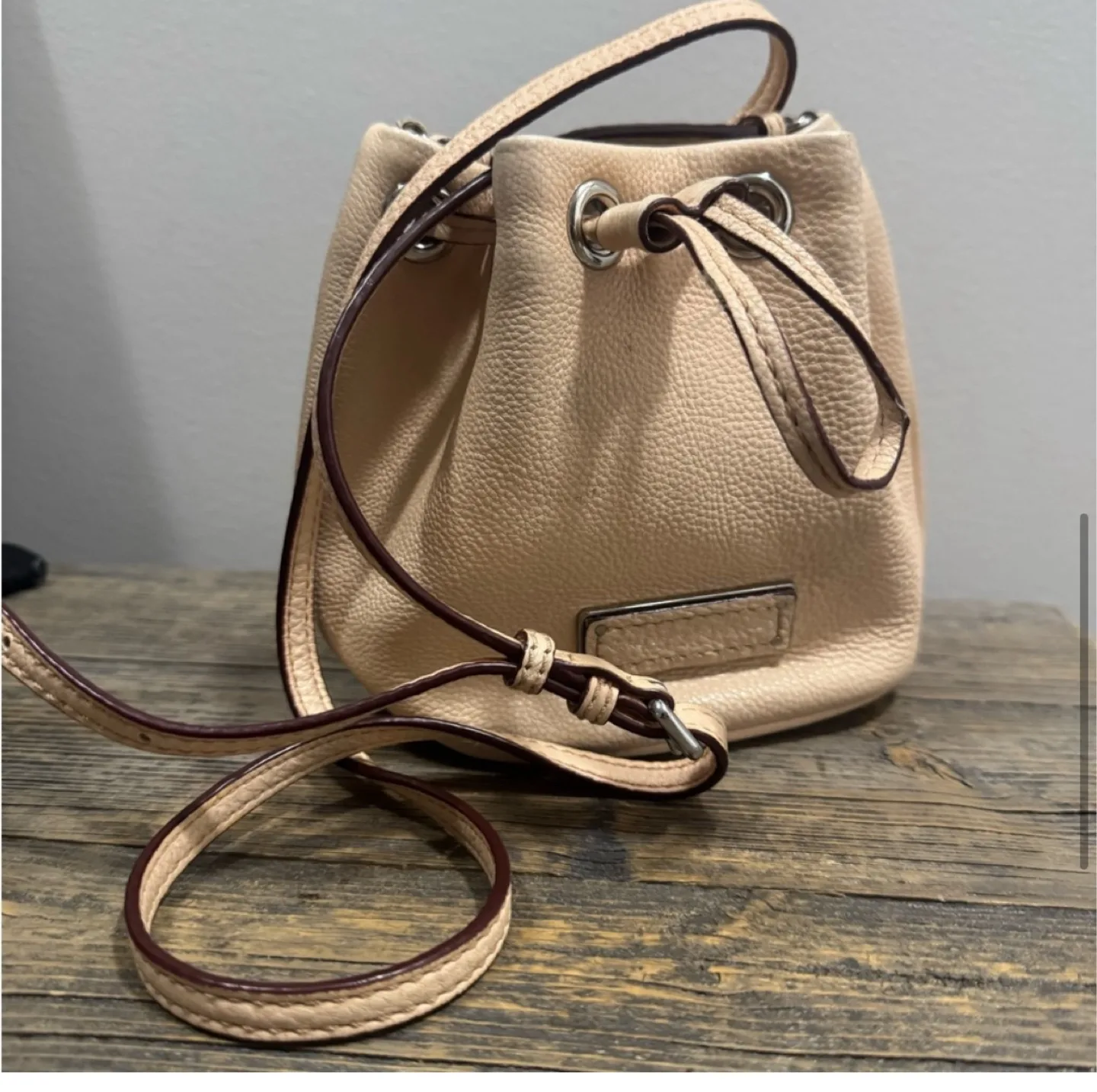 Marc Jacobs Beige Leather Bucket Bag image indicator(2)