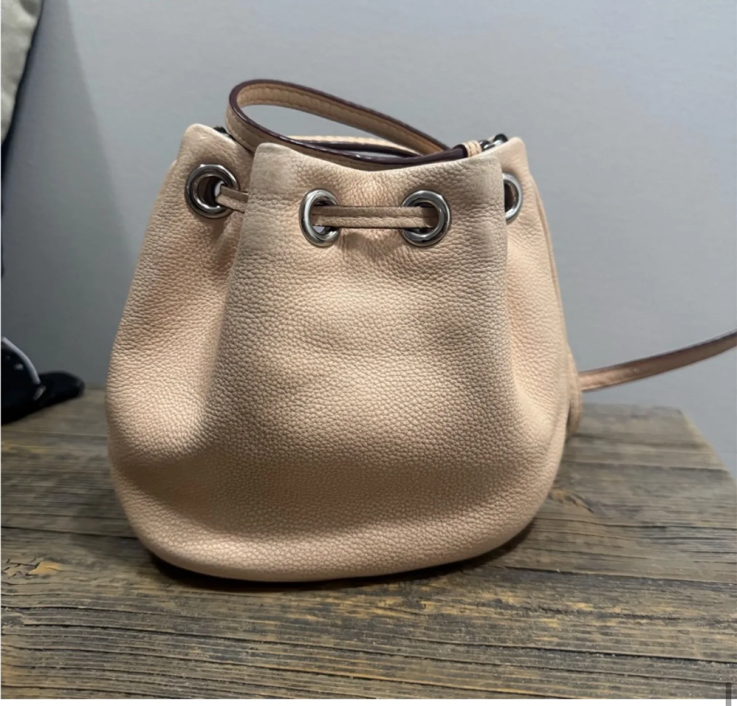 Marc Jacobs Beige Leather Bucket Bag image indicator(3)
