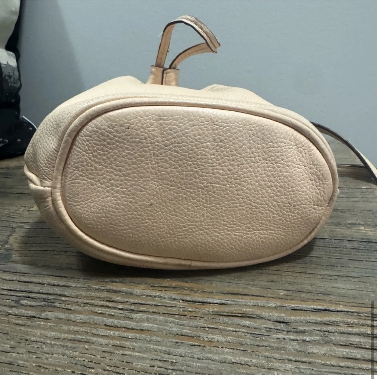 Marc Jacobs Beige Leather Bucket Bag image indicator(5)