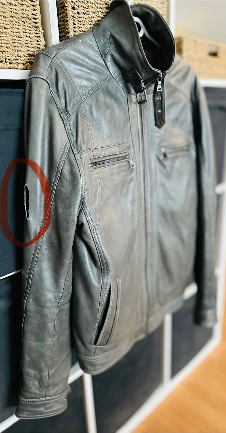 Danier Leather Jacket - Size M image indicator(4)