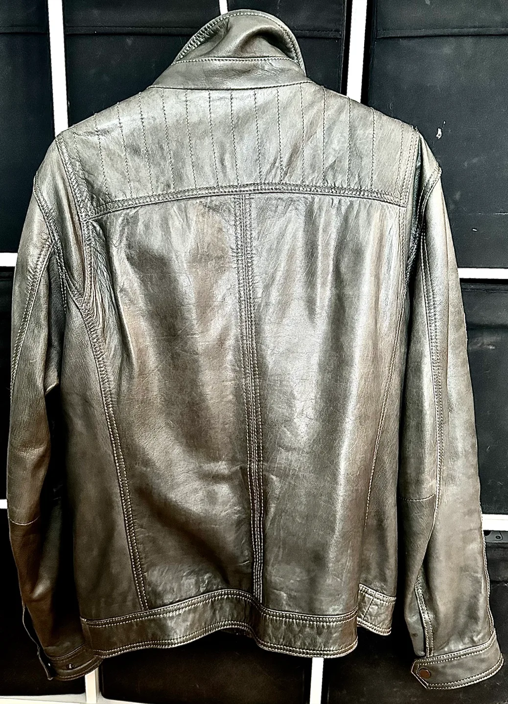 Danier Leather Jacket - Size M image indicator(2)