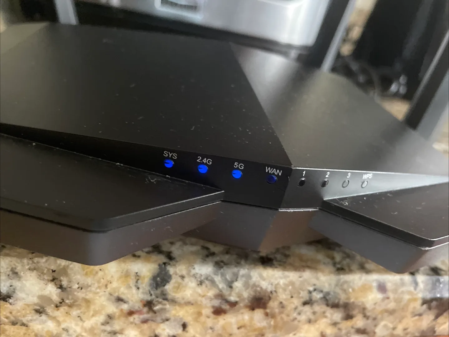 NETGEAR Nighthawk Tri-Band WiFi 6 Router image indicator(2)