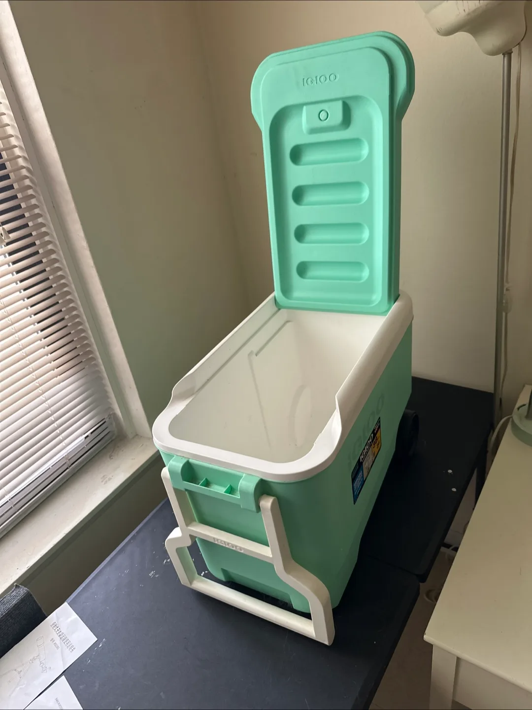 Igloo Wheeled Cooler 38 Qt thumbnail
